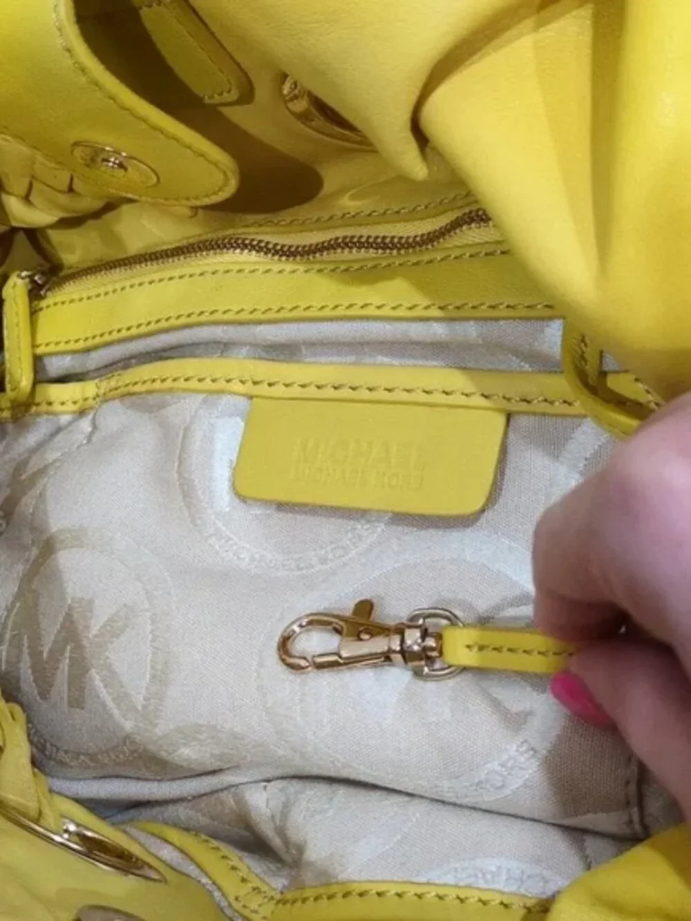 Michael Kors Astor Grommet Hobo Mustard Yellow Leather Large Shoulder Bag EUC - Picture 8 of 9